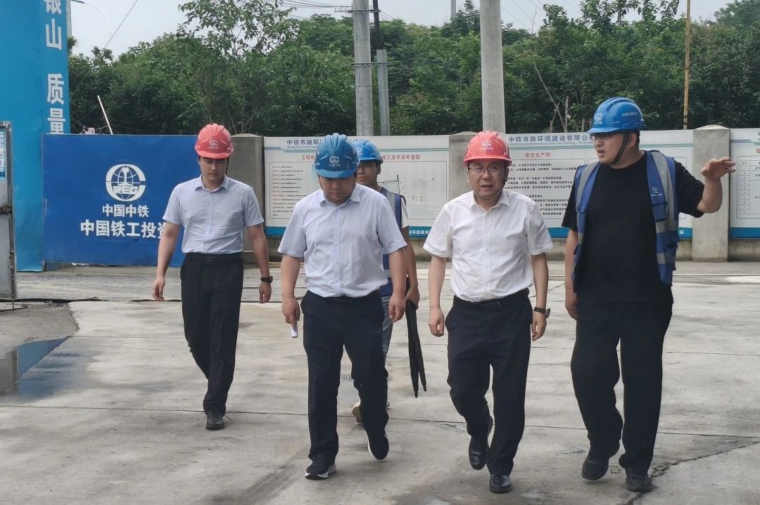 公司黨委書記、董事長李明華到合肥智能中央廚房項(xiàng)目檢查指導(dǎo)工作.jpg