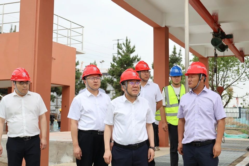 公司黨委書記、董事長李明華一行到姜堰項(xiàng)目、成都區(qū)域項(xiàng)目檢查指導(dǎo)工作.jpg